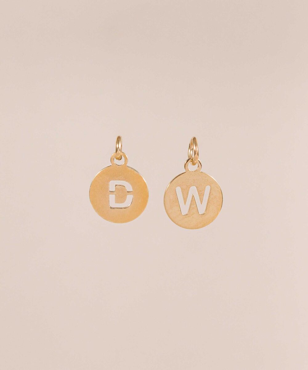 Chapas de Iniciales Doradas / Letras DW