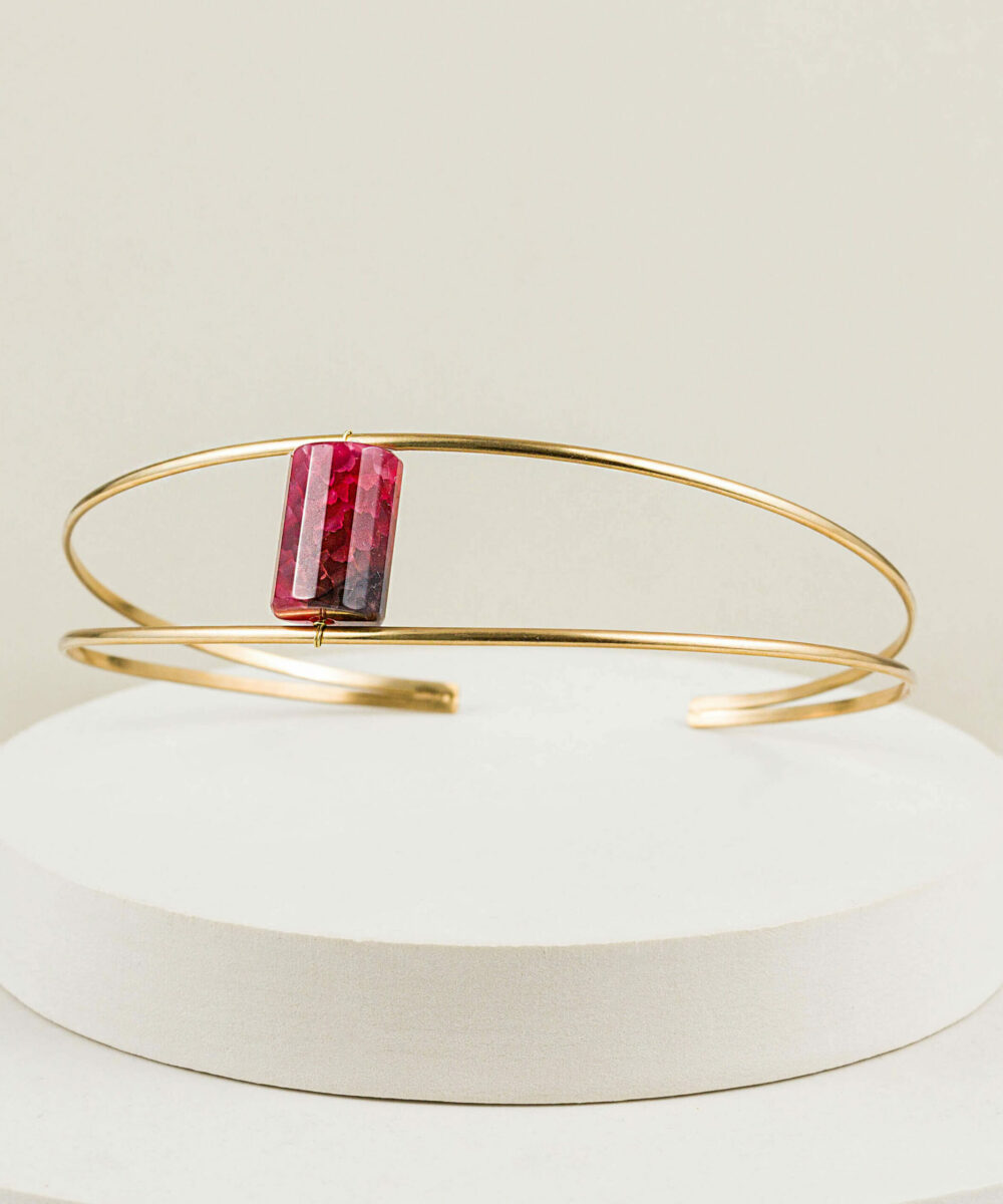 El Choker Dafne es el complemento perfecto para elevar cualquier look cuando quieras darle un toque glam. Elige el color que mejor te siente.