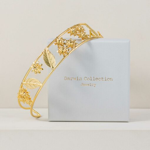Nuestro chocker fiesta greta es el complemento que estás buscado para terminar de combinar tu look de invitada perfecta.