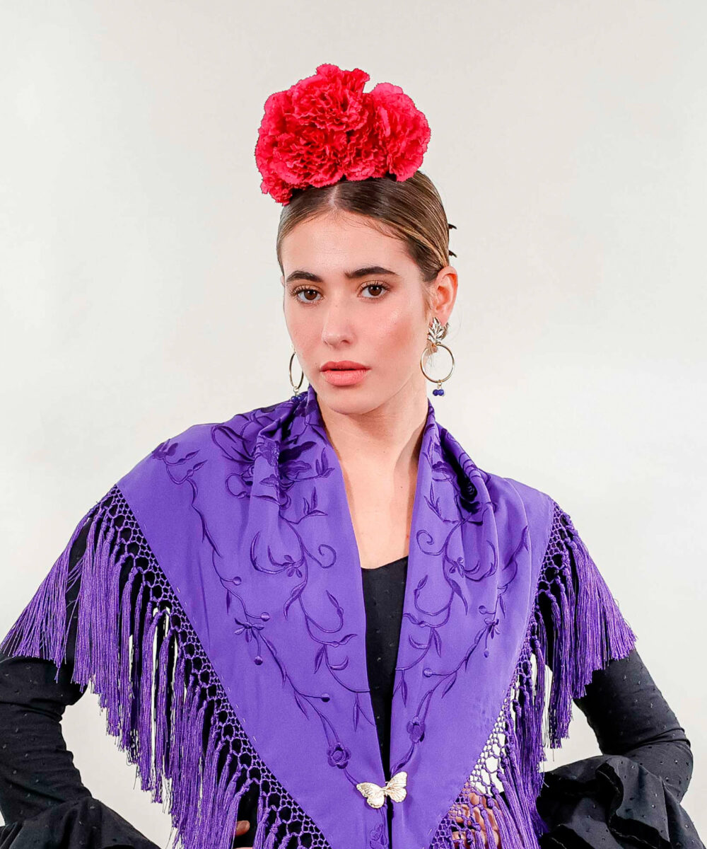 Los pendientes aro flamenca son el complemento de feria ideales para combinar tu traje de gitana. El mejor complement de feria está en Darwin Collection