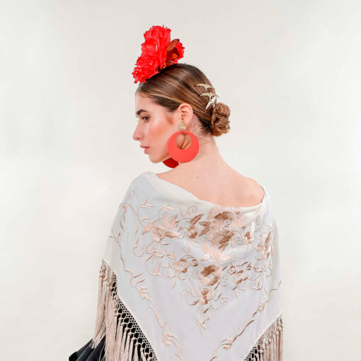 Nuestros pendientes aro flamenca son el complemento de feria que estás buscado, completa tu look flamenco con nuestros pendientes de feria Darwin Collection.