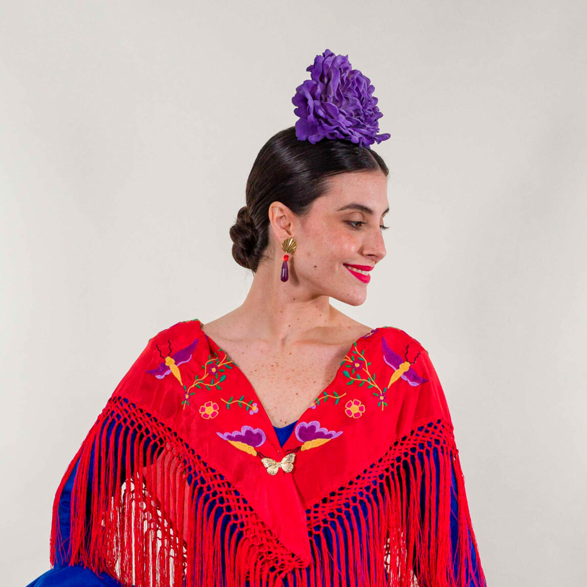 Los pendientes de flamenca lágrima son el complemento de flamenca que estás buscado, completa tu look flamenco con nuestras joyas más especiales.
