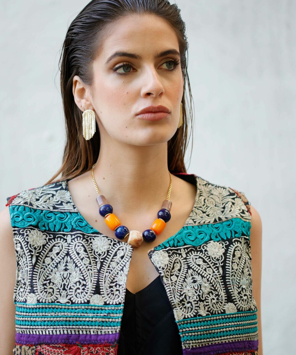 El collar piedras de colores Marrakech es un diseño Darwin collection perfecto para lucir este verano con tus looks más básicos o playeros. Una joya ideal para regalarte o regalar.