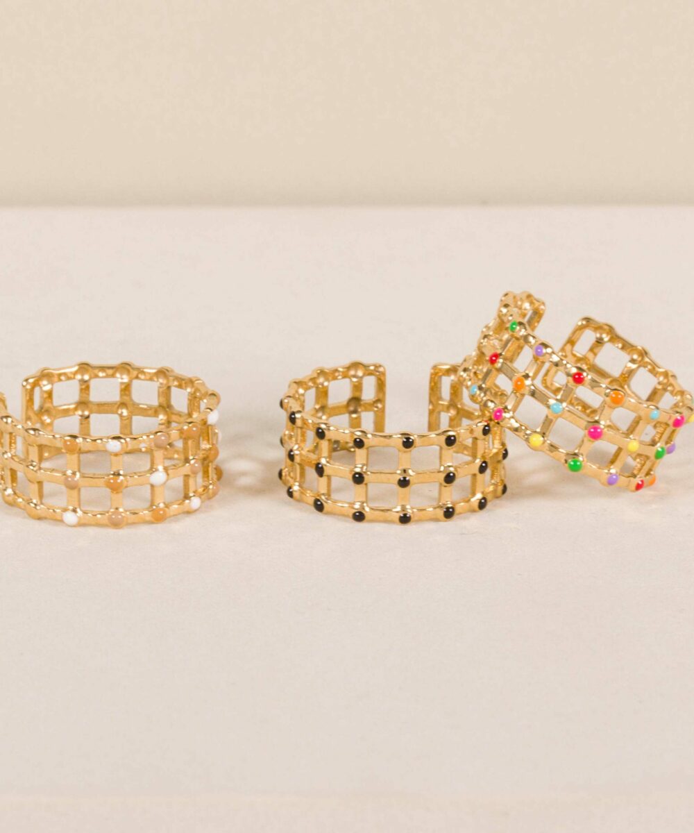 Nuestro anillo dorado sage es un anillo atemporal y con un diseño original y favorecedor. Este anillo dorado de colores es el complemento ideal para ti.