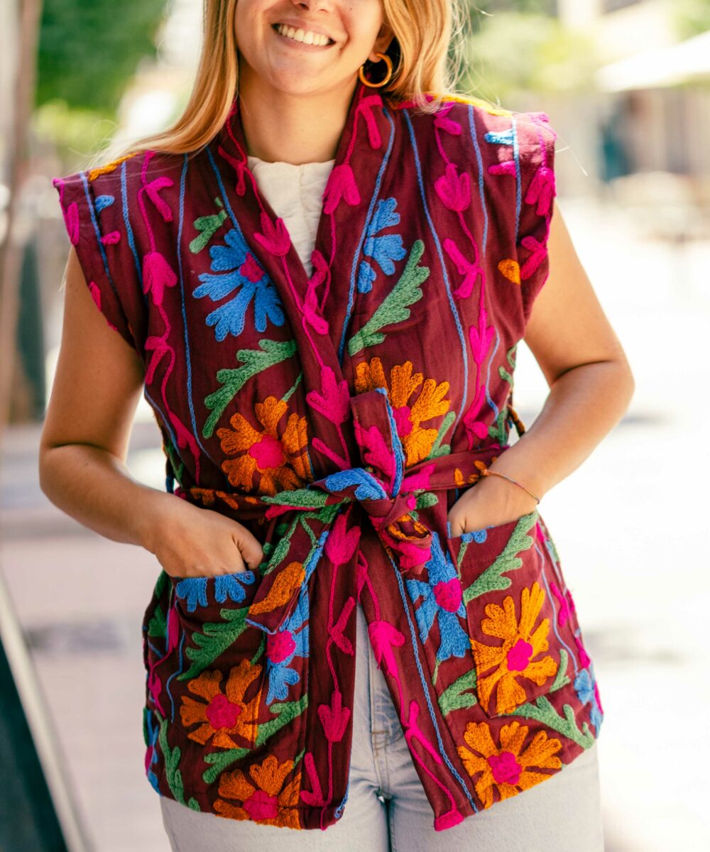 Chaleco Bordado DW Burdeos con Fucsia CH010