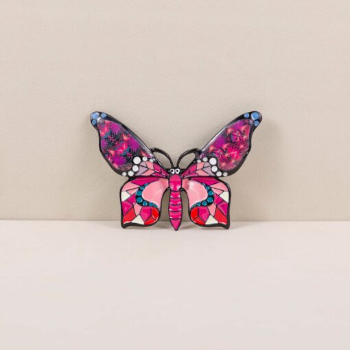 ¿Eres amante de la moda y los complementos? Si es así, estamos seguras de que te encantará nuestro Broche en forma de mariposa grande.