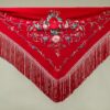El mantoncillo bordado flores en crespón rojo es un básico, puedes combinar nuestro mantón bordado con varios colores de vestido y flores de flamenca.