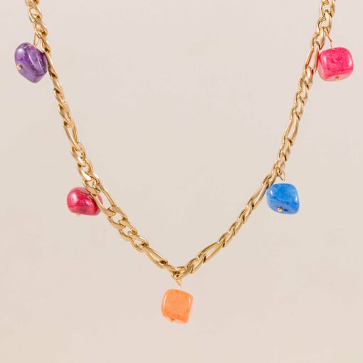 Por aclamación popular ha vuelto la Cadena Romi Multicolor DW, es un best seller de Darwin que no te quitarás en todo el verano.