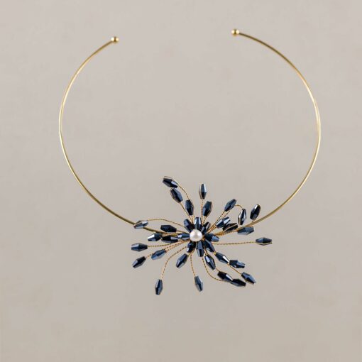 Te traemos el Choker Flor pensado para mujeres rompedoras e innovadoras que quieran hacer de sus joyas el complemento ideal. 