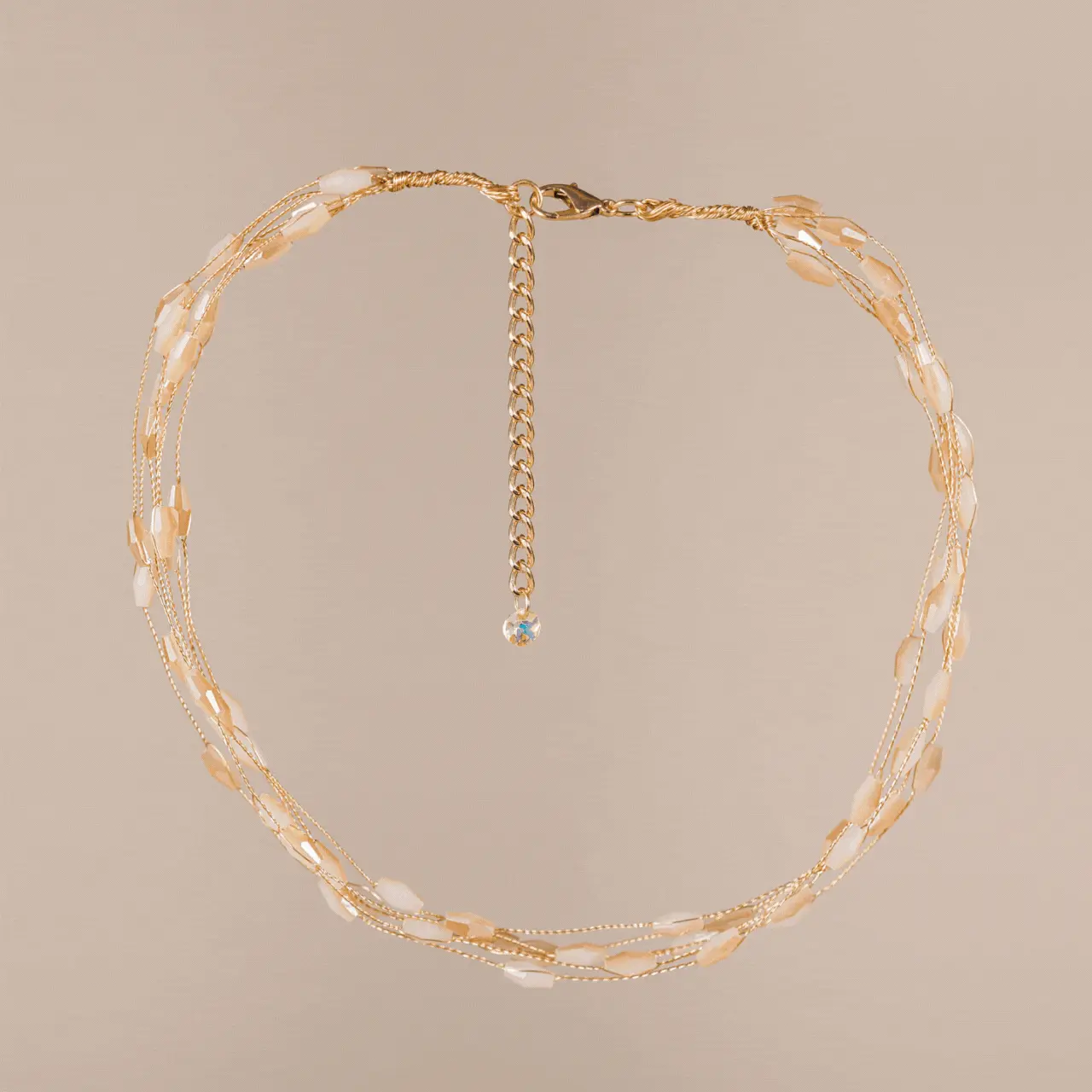 El Choker Musa es otra de las novedades en la colección de collares con piedras de Darwin Collection. Hazte con el complemento estrella de la temporada.