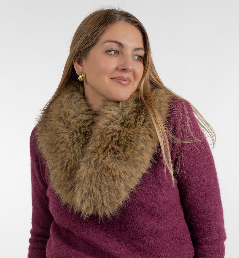 Cuello pelo sintético