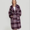 Si estabas pensando en comprarte un abrigo que te combine con todo, hemos encontrado el perfecto, nuestro Abrigo oversize Andrea.
