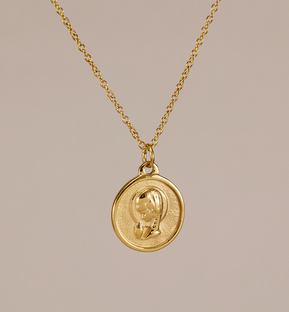 Cadena virgen niña