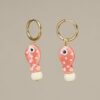 Los Pendientes aro Fish: con un diseño tan fresco y divertido convierte a nuestros aros en la reinterpretación ideal de los aros clásicos.