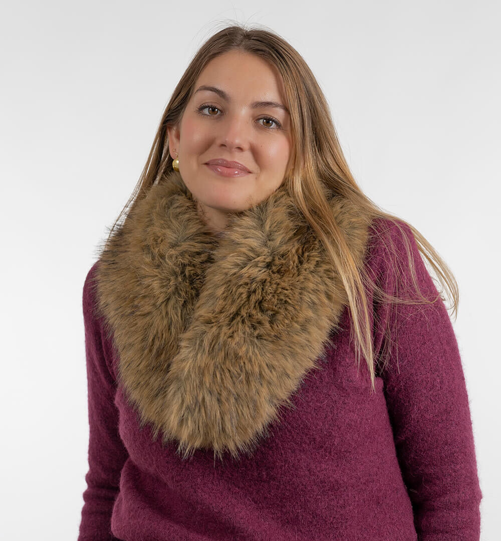 Cuello pelo sintético