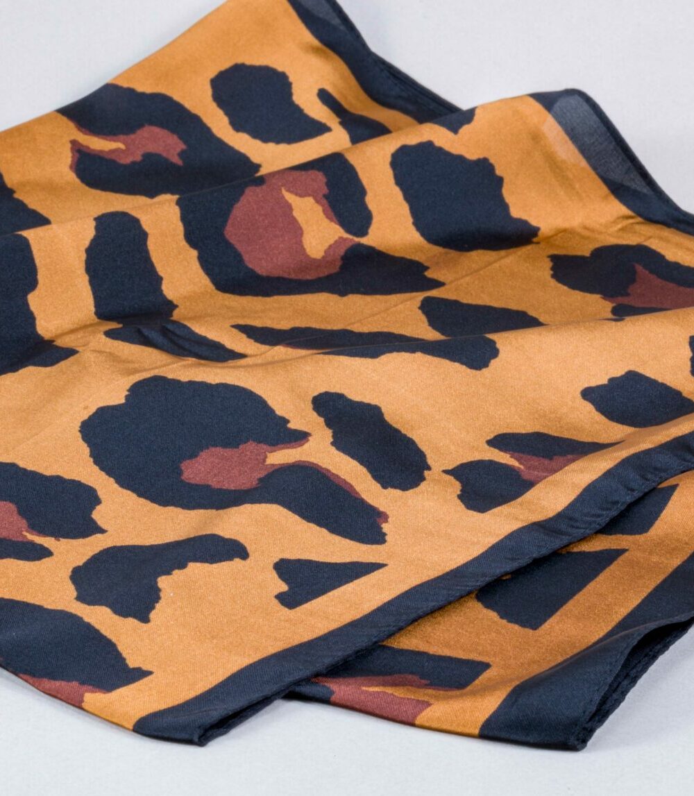 Pañuelo animal print marrón