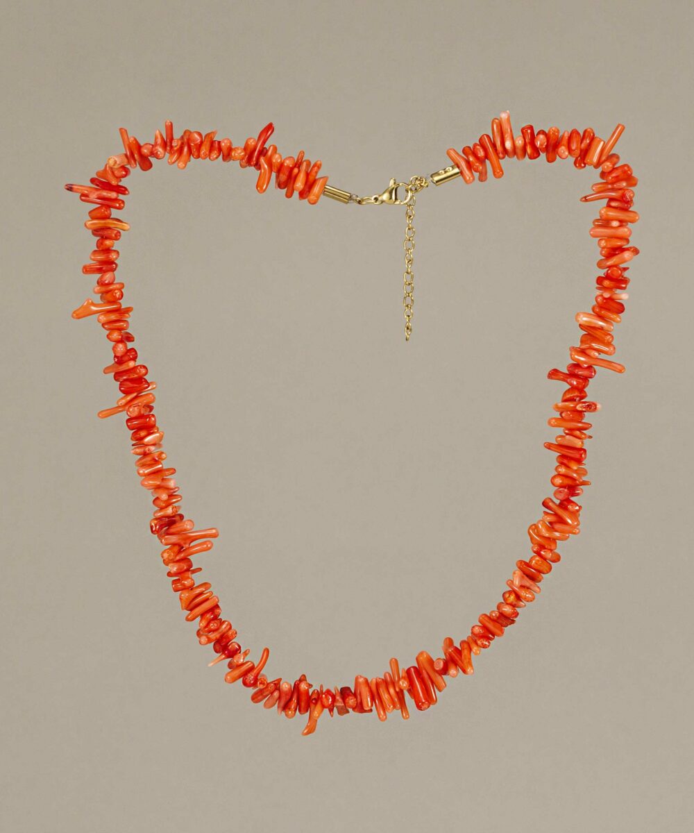 Collar de coral natural rojo o naranja, waterproof y hipoalergénico. Un must del verano 2025 para combinar o llevar solo. ¡Hecho para brillar!