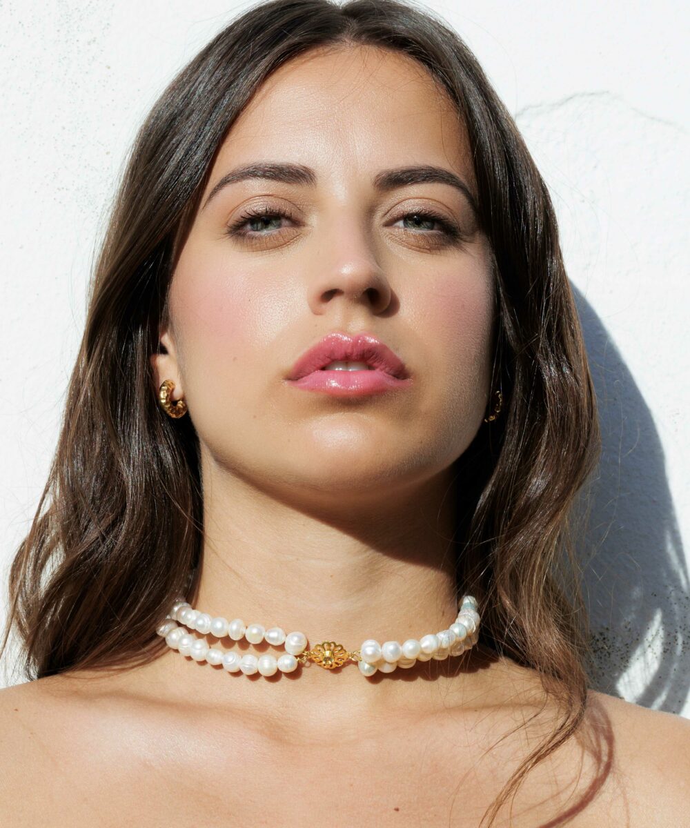 Choker Jacqueline con perlas y citrino, hecho a mano. Ideal para novias o invitadas que buscan elegancia y estilo. ¡Descúbrelo en Darwin!
