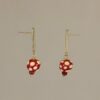 Los Pendientes Luanda son el antojo perfecto: con bola de cristal pintada a mano, son waterproof, ligeros y con un toque muy flamenco.