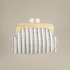 Bolso de mano Renata marfil con efecto rafia y estructura de madera. 3 formas de llevarlo. Ideal para invitadas, bodas o looks casual con estilo.