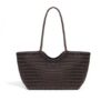 Bolso trenzado de piel 100% auténtica, disponible en marrón chocolate y verde oscuro. Estilo, calidad y funcionalidad en un solo accesorio.1005 piel