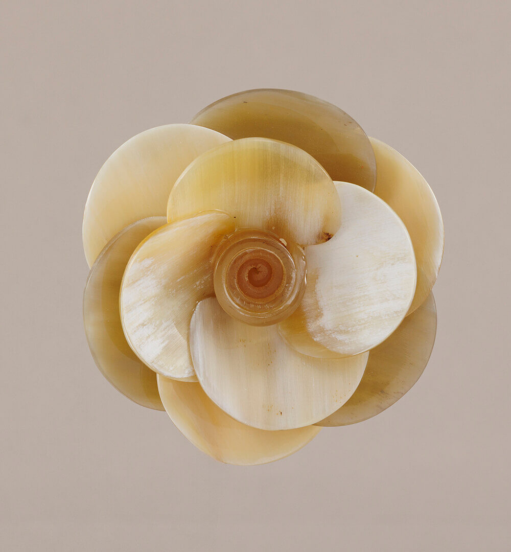 Broche Magnolia marfil