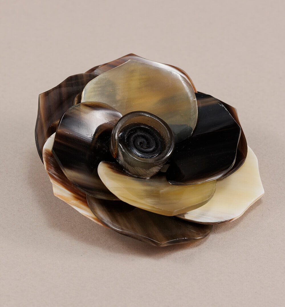 Broche Magnolia negro