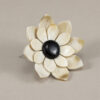 Broche Magnolia negro