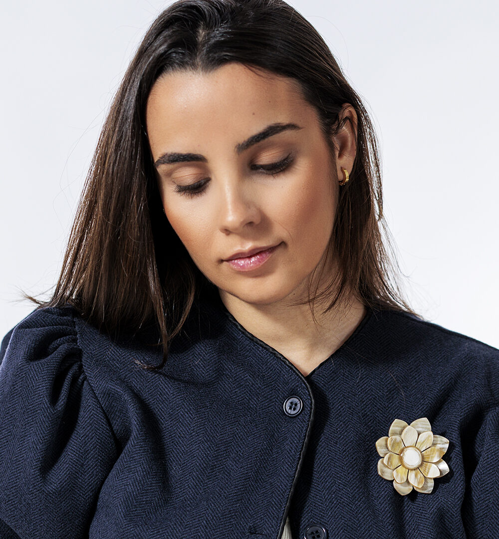 Broche Magnolia marfil