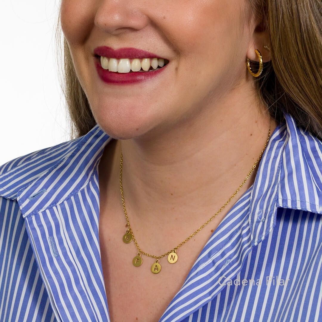 Cadena personalizada con 4 iniciales