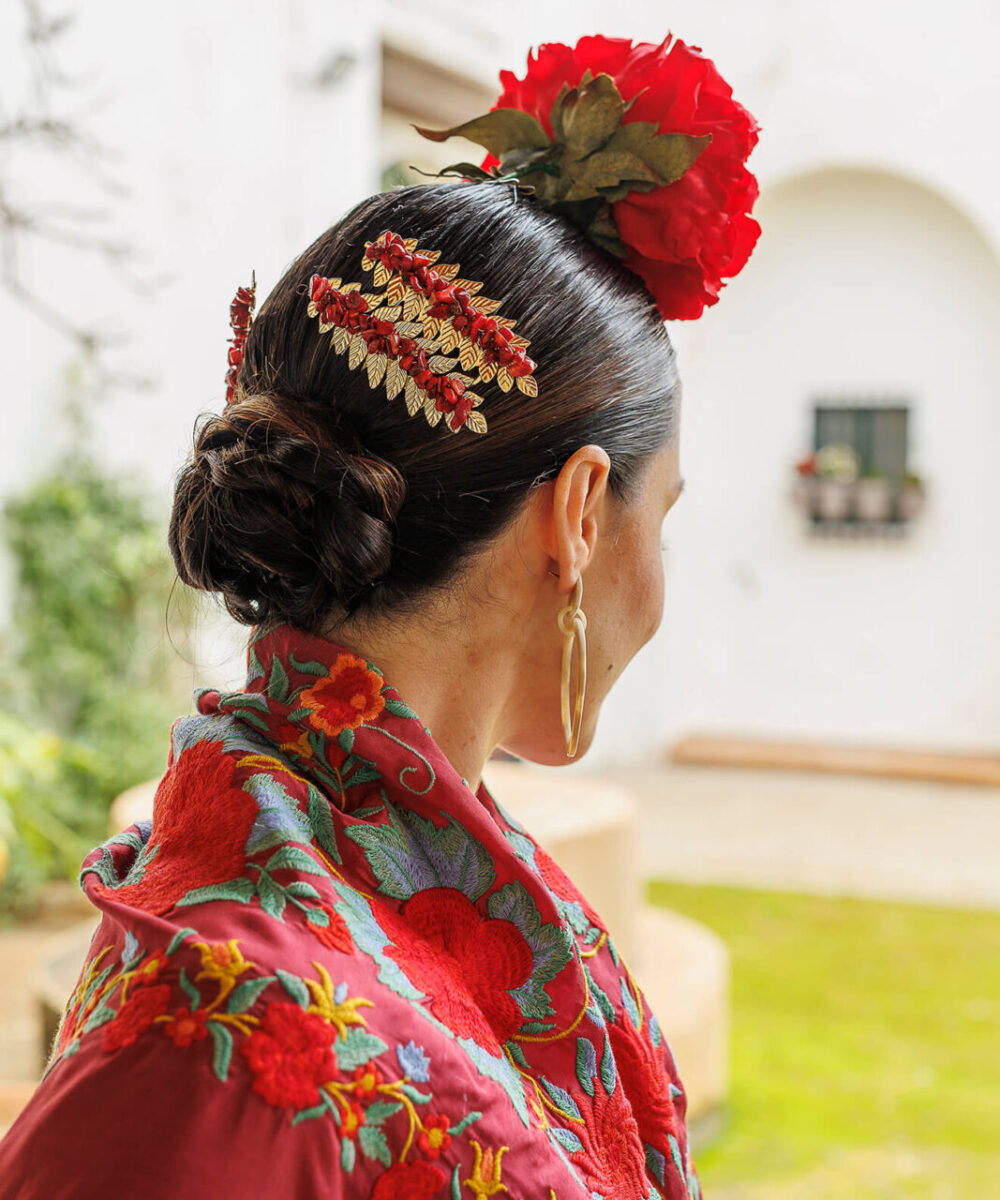 Look flamenca coral rojo Darwin-peinecillos y flor