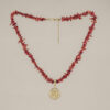 Collar Coral Rojo con Medalla Moneda Clásica