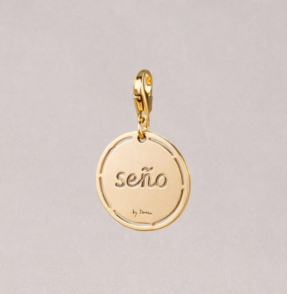 Charm medalla oro calada Seño