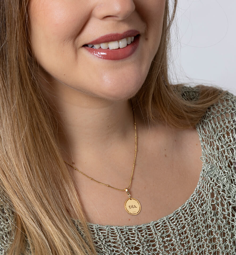 Charm medalla oro calada Tita